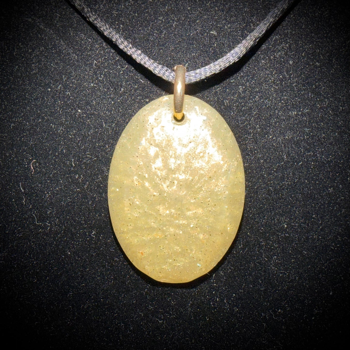 Gold oval - Pendant